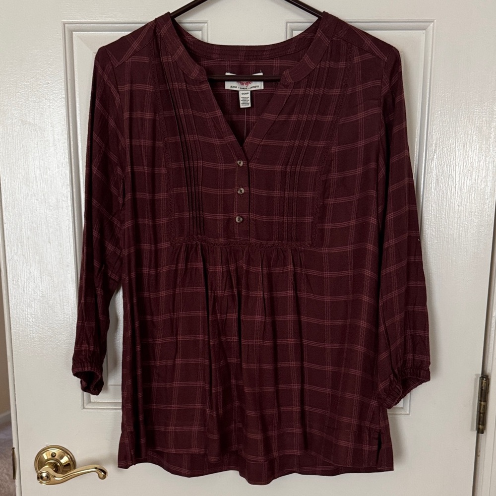 Wrangler ladies plaid pop over. Size small. NWT